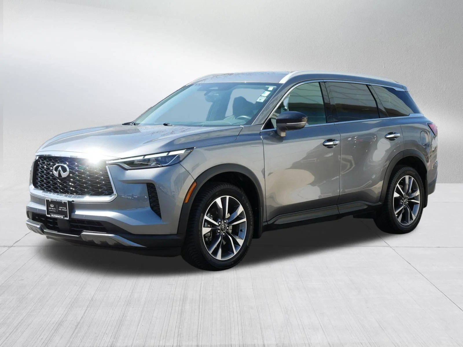 Certified Used 2022 Graphite Shadow INFINITI LUXE image 3