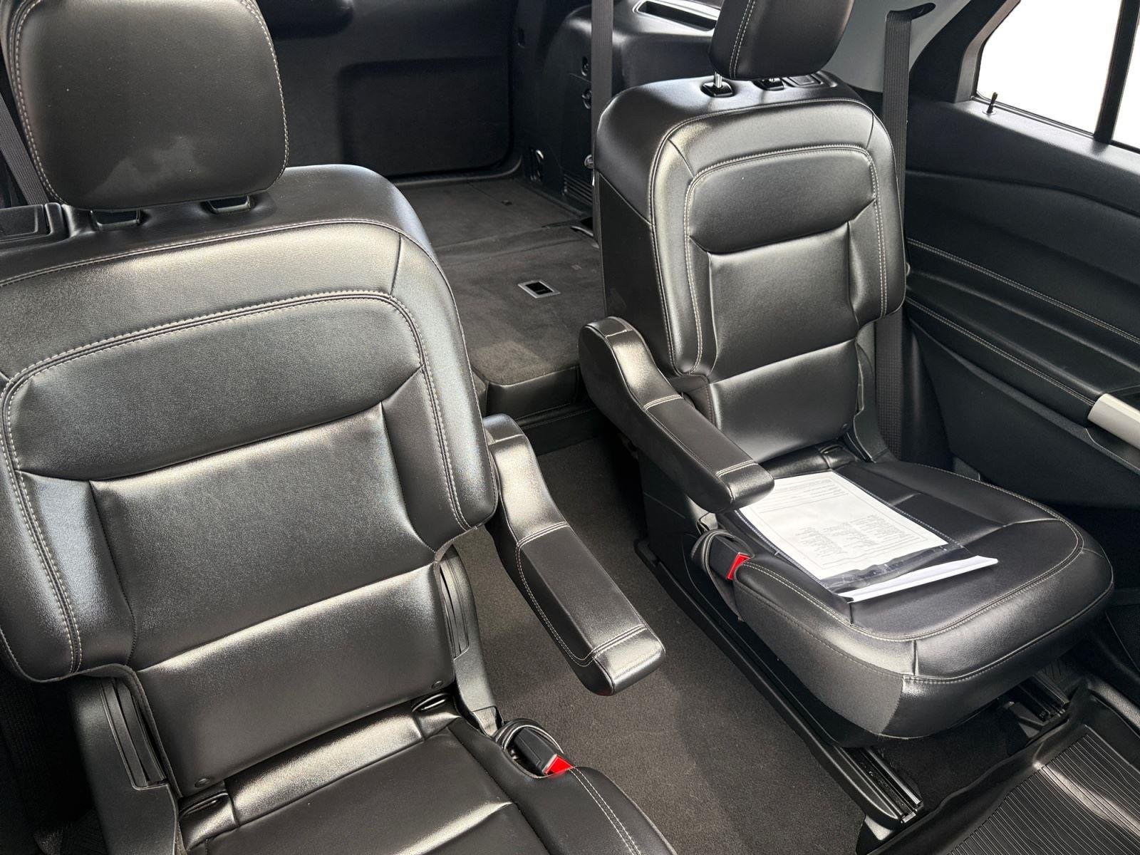 Used 2023 Iconic Silver Ford XLT image 17
