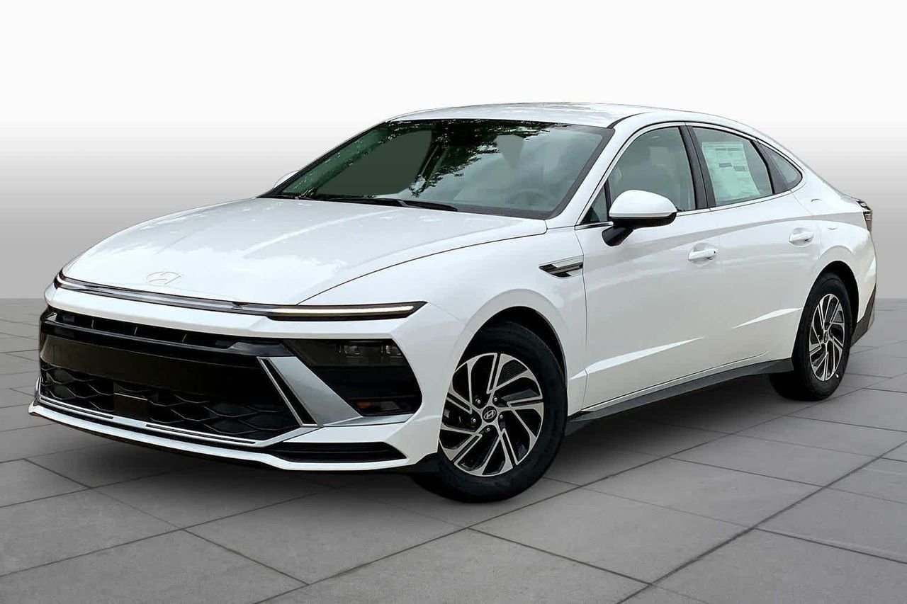 2026 Hyundai Sonata Blue's photo