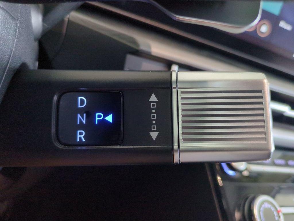 New 2027 Black Hyundai SE FWD image 23