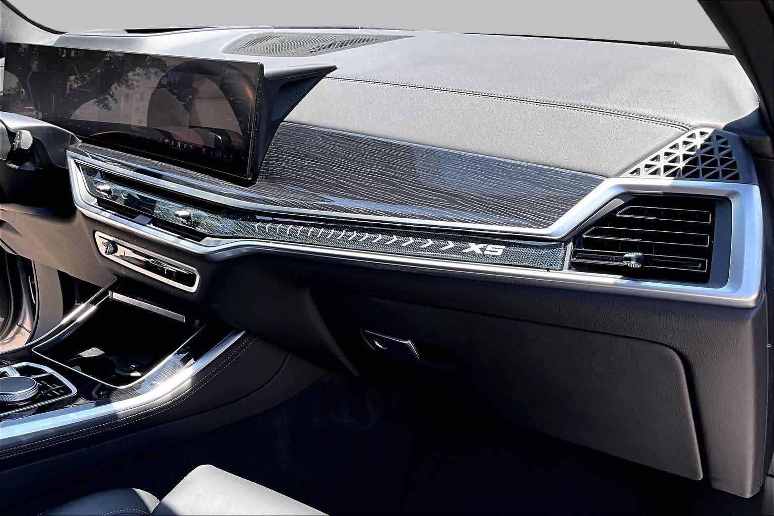 Used 2024 Skyscraper Grey Metallic BMW xDrive40i image 17