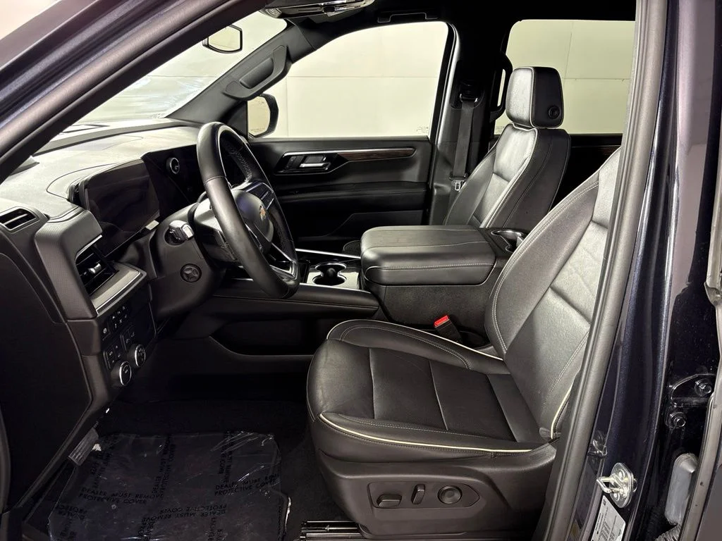 Used 2025 Gray Chevrolet Premier image 31