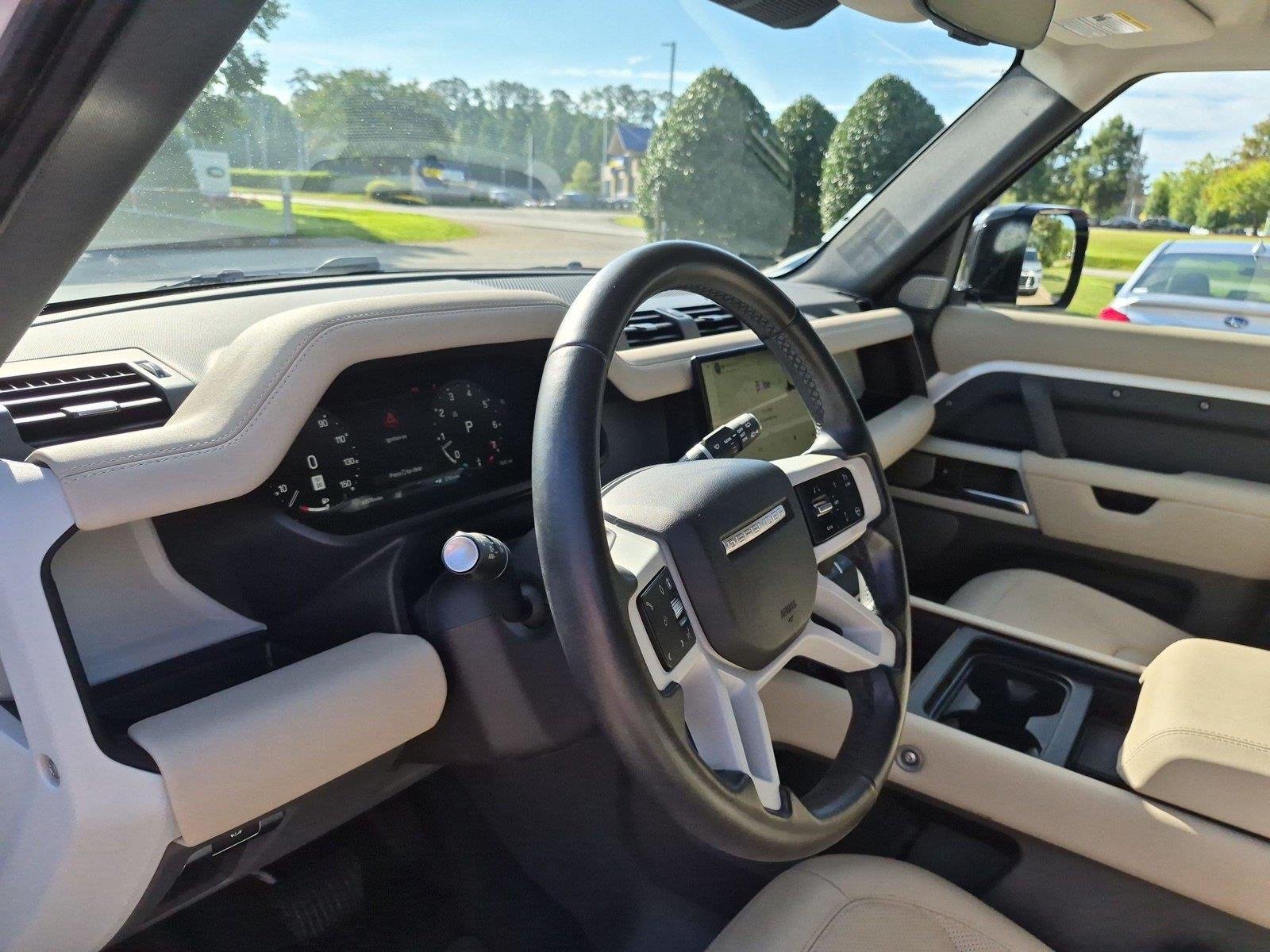 Used 2024 Fuji White Land Rover S image 18