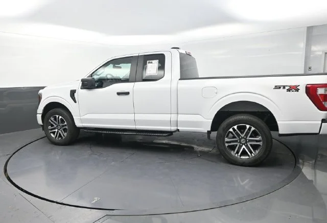 Used 2023 White Ford XL image 7
