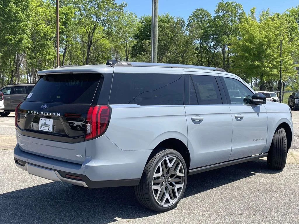 New 2026 Glacier Gray Metallic Tri-Coat Ford Platinum image 3