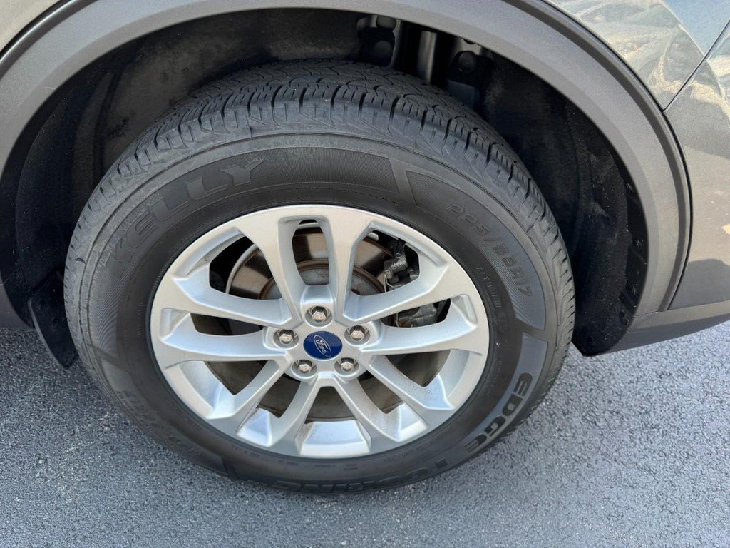 Used 2020 Gray Ford SE image 7