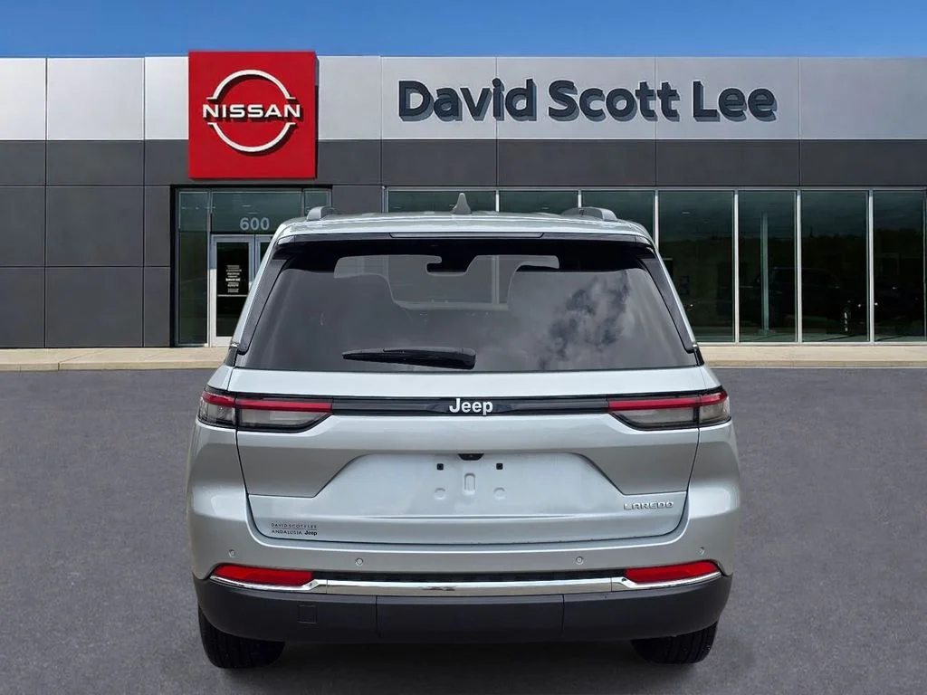 Used 2025 Silver Jeep Laredo image 7