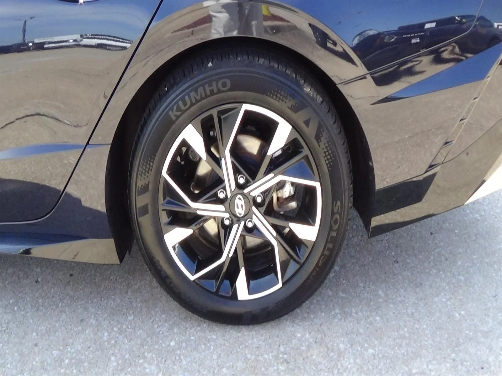 Used 2025 Carbon Blue Pearl (xb9) Hyundai SEL image 9