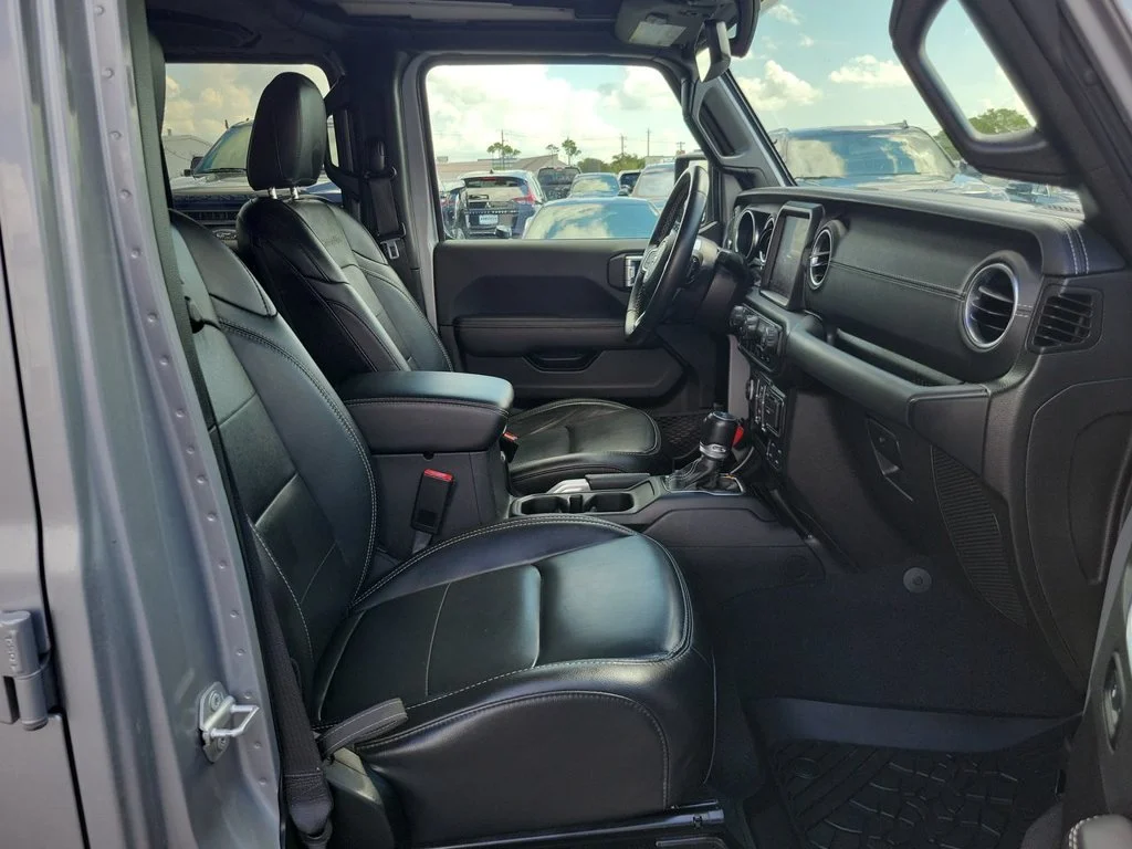 Used 2021 Silver Jeep Unlimited Sahara 4x4 image 28
