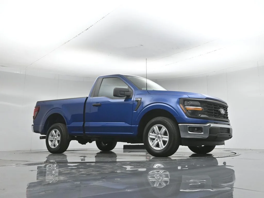 New 2026 Oxford White Ford XLT image 3