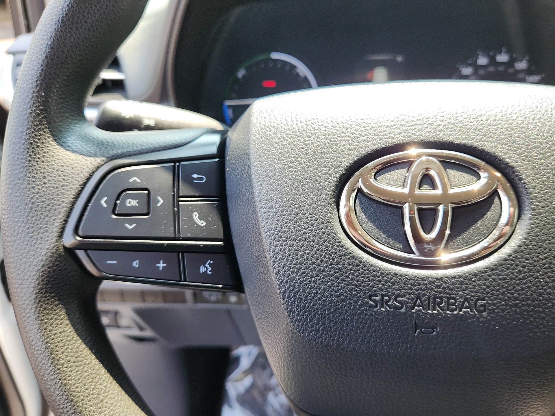 Certified Used 2022 White Toyota LE image 18