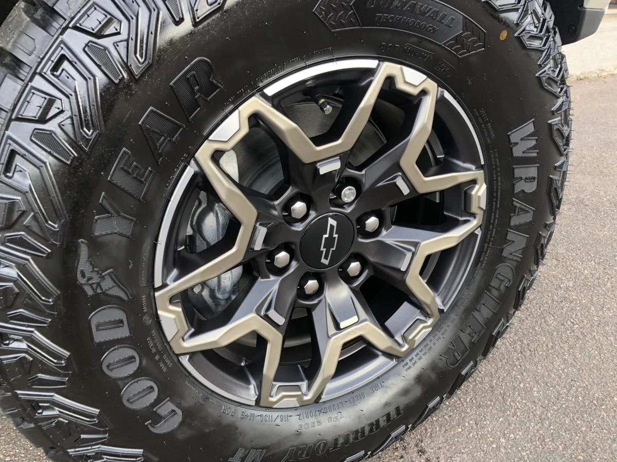 New 2026 White Chevrolet 4wd Crew Cab Zr2 image 8