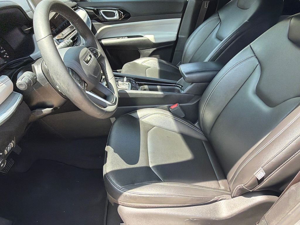 Used 2025 Silver Jeep Limited image 22