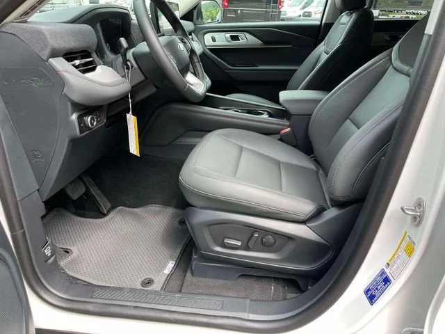 New 2026 Star White Metallic Tri-Coat Ford Active image 24