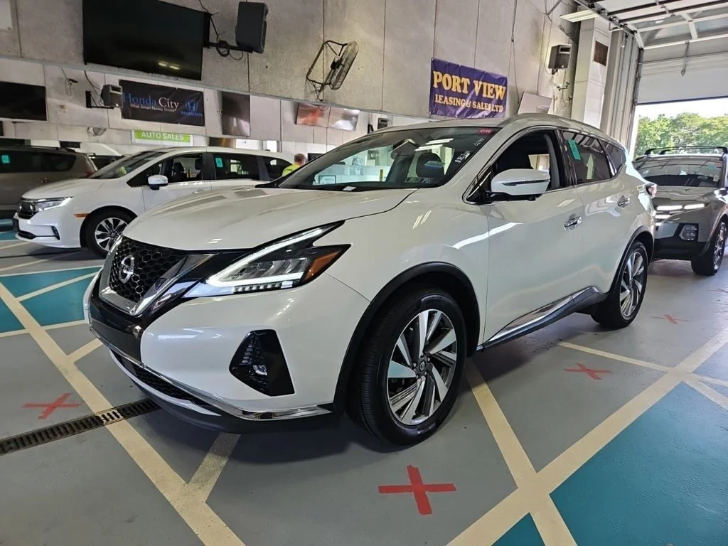 Used 2019 White Nissan SL image 15