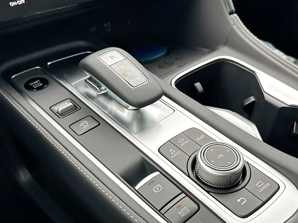 Used 2027 Black INFINITI LUXE image 18