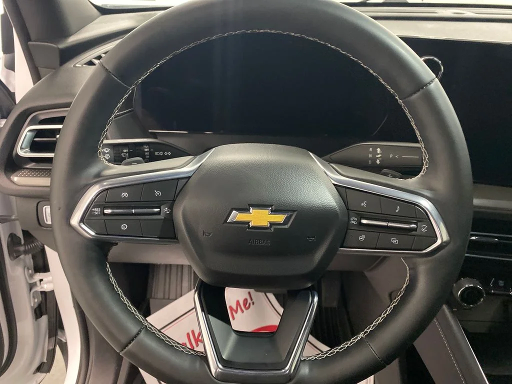 Used 2025 White Chevrolet LT image 18