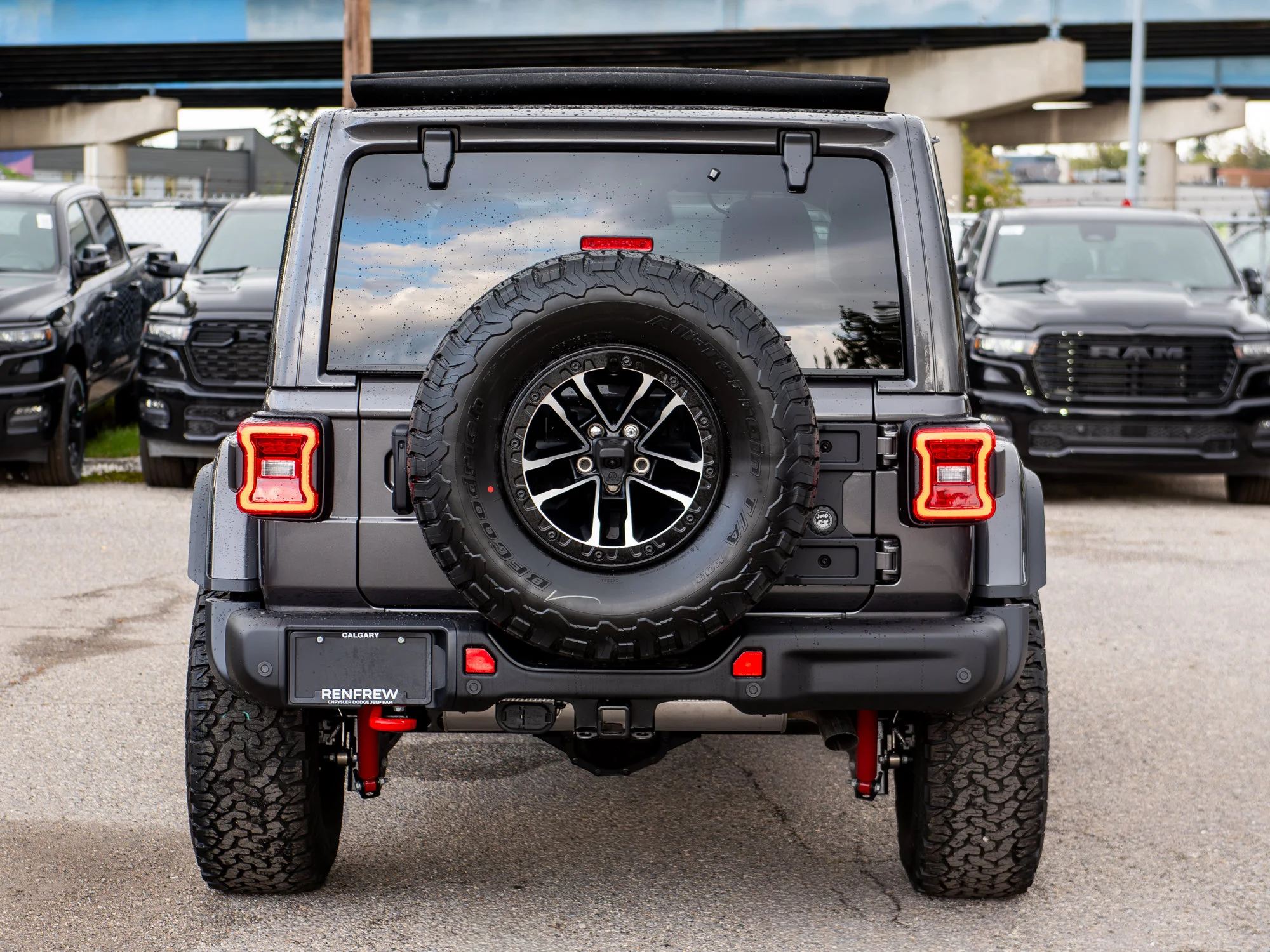 New 2027 Grey Jeep Rubicon X* 4 Door 4x4, Sky One-Touch Pwr Top, Nappa Leather, 35 Inch Tires image 6