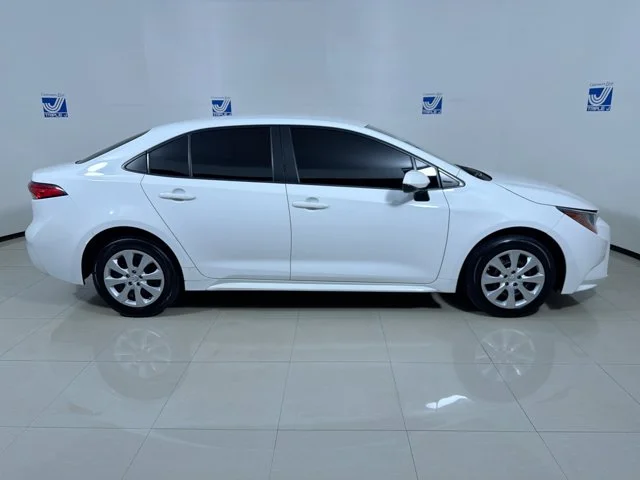 Used 2022 White Toyota LE image 9