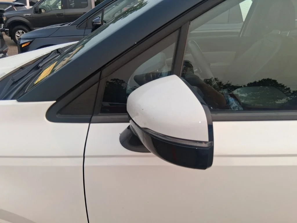 Used 2022 White Kia LXS image 10