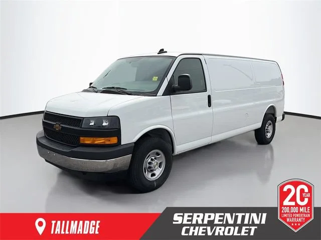 2025 Chevrolet Express Cargo WT