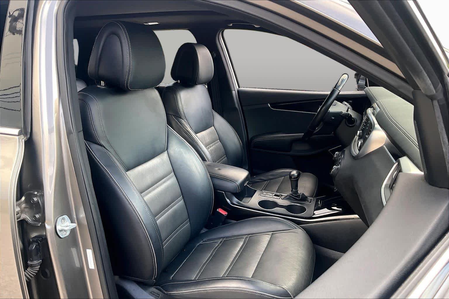 Used 2016 Titanium Silver Kia SXL image 9