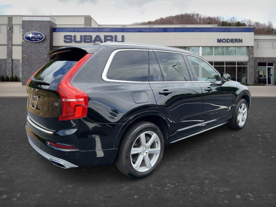 Used 2021 Onyx Black Metallic Volvo Momentum image 5