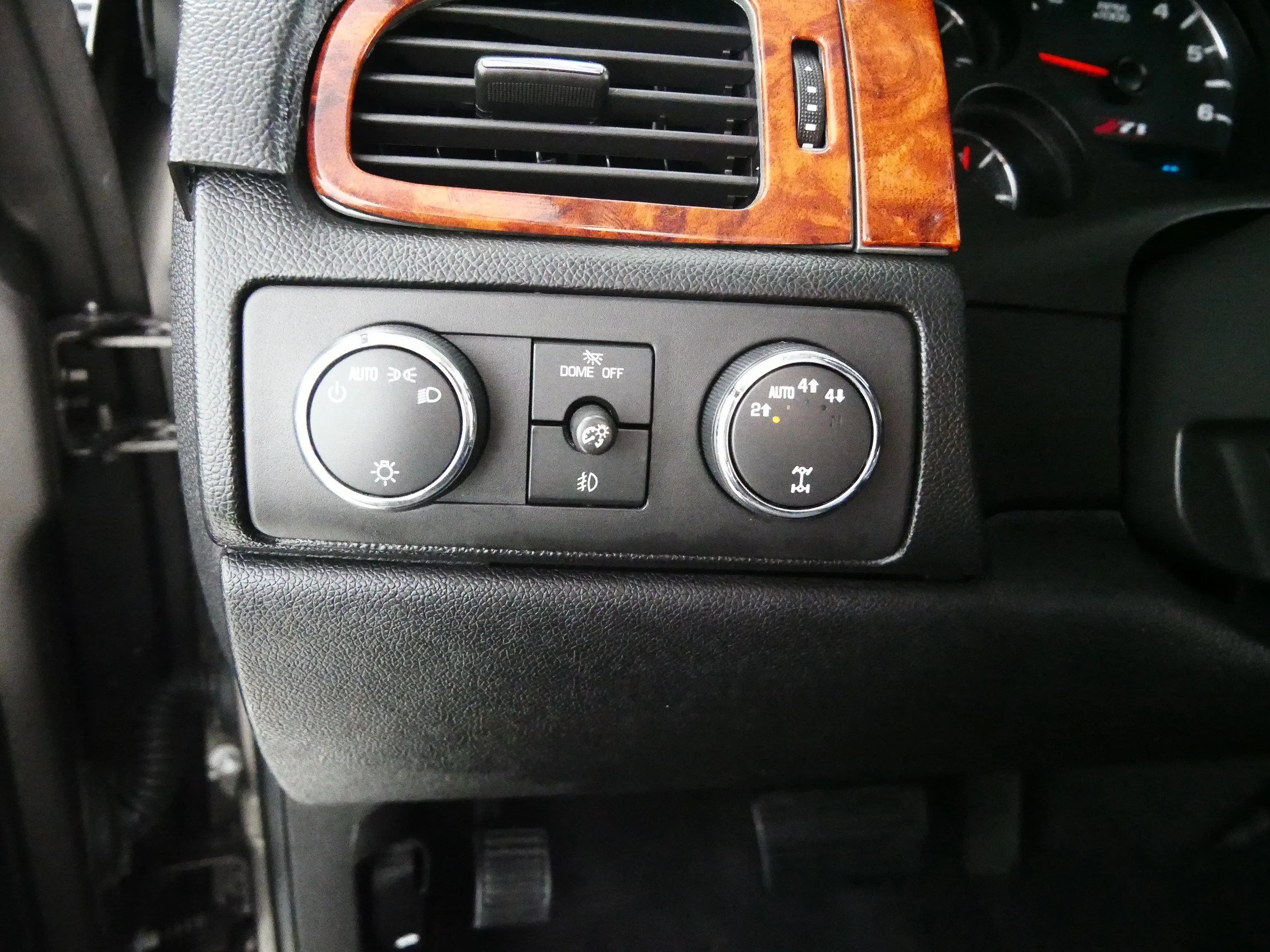 Used 2011 Mocha Steel Metallic Chevrolet LT image 26