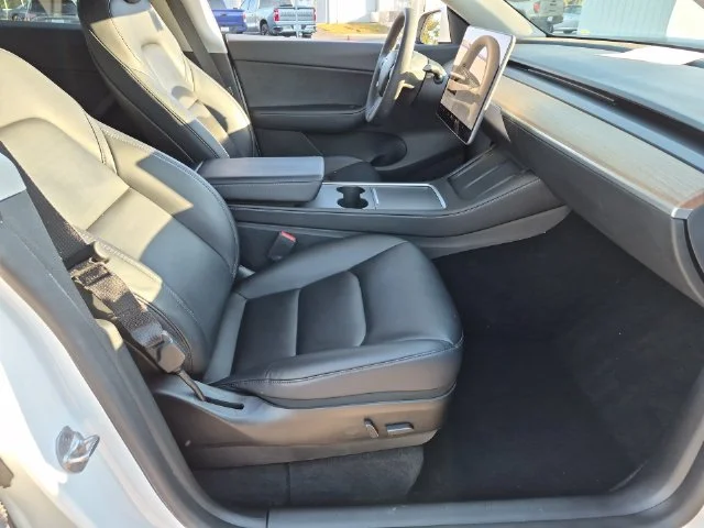 Used 2021 White Tesla Long Range image 39