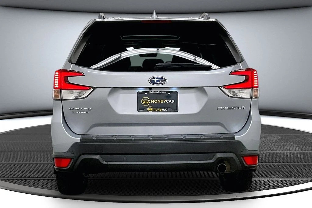 Used 2021 Silver Subaru Limited image 5