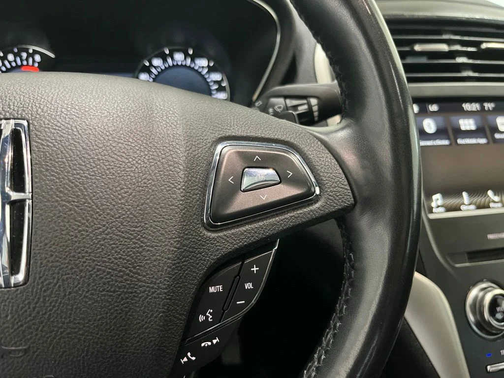 Used 2019 Black Lincoln Reserve image 8
