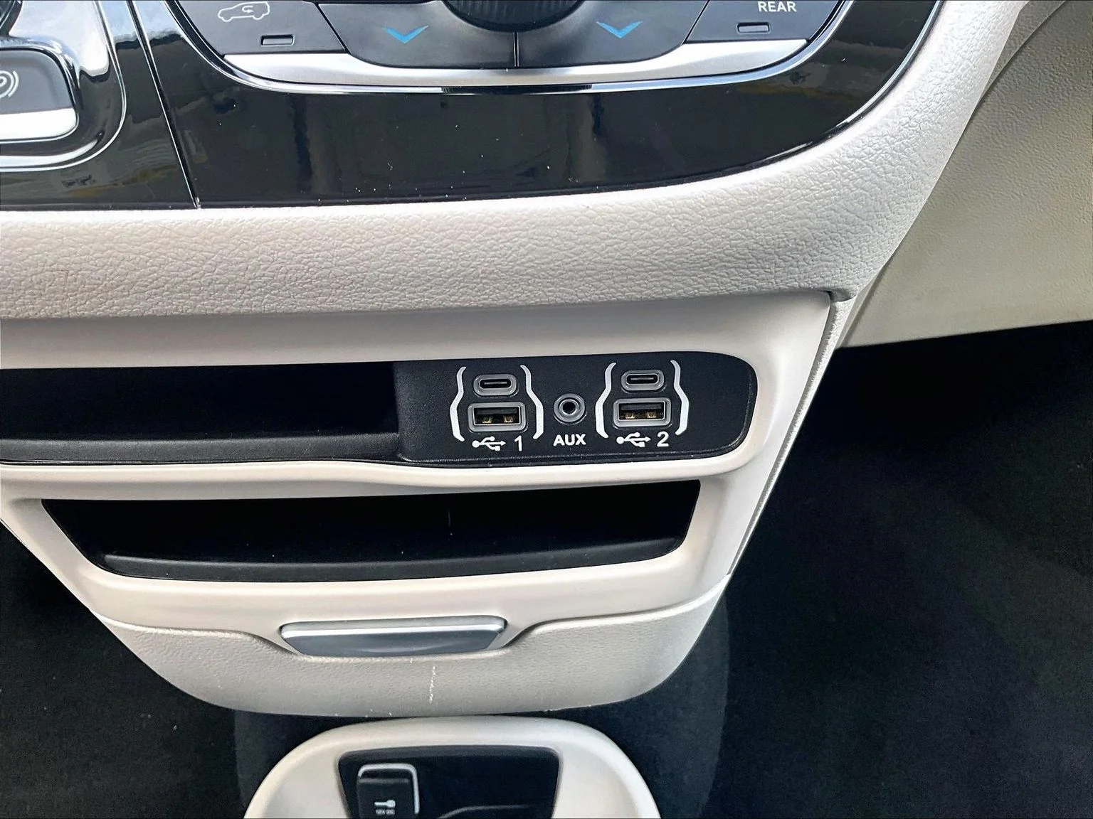 Used 2024 Black Chrysler Touring L image 33