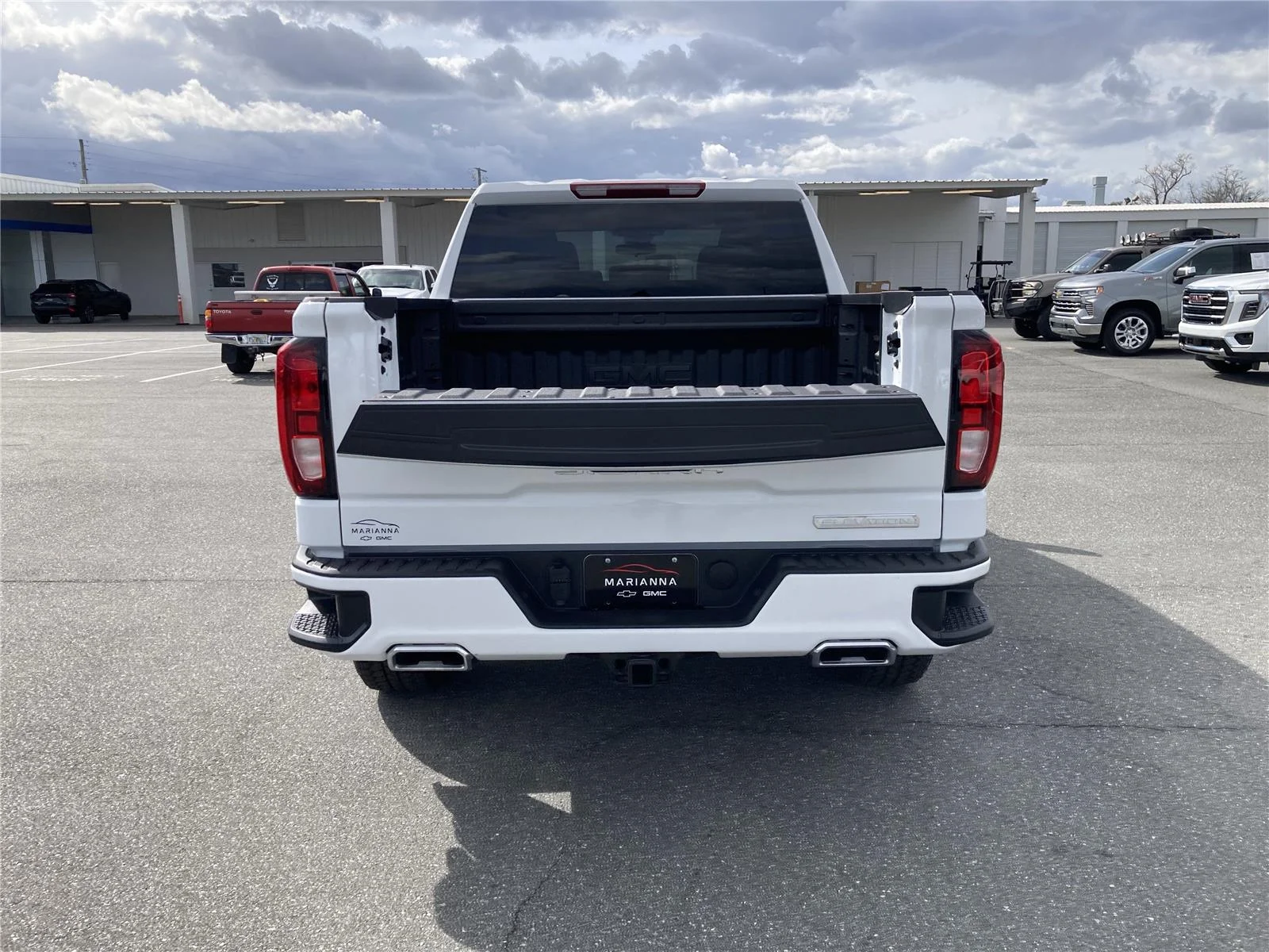 New 2026 Summit White GMC Elevation image 32