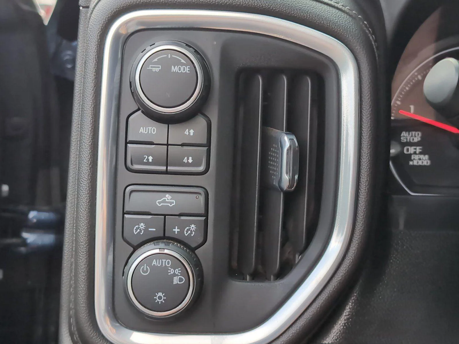 Used 2022 Northsky Blue Metallic Chevrolet LT image 30