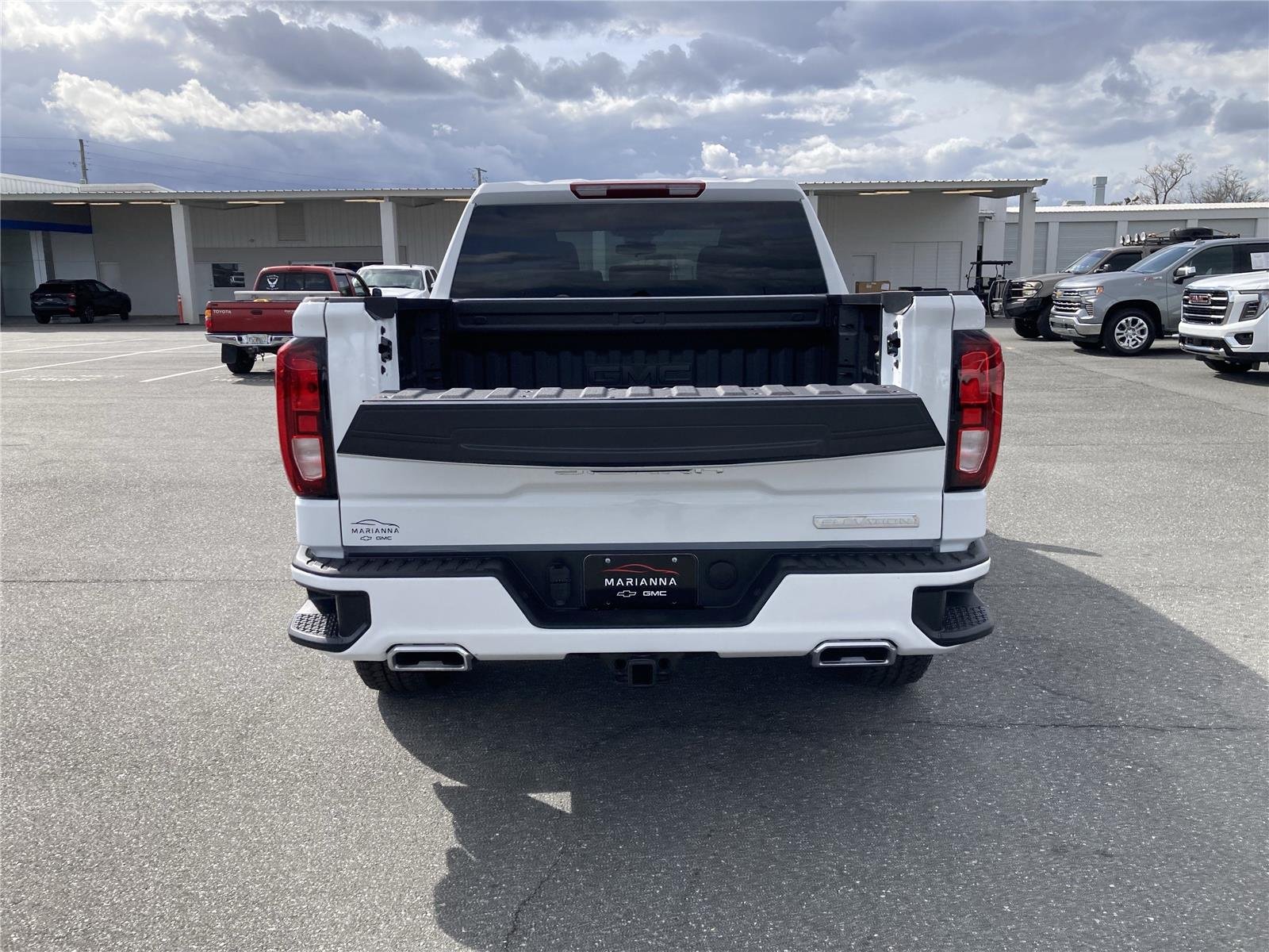 New 2026 Summit White GMC Elevation image 32