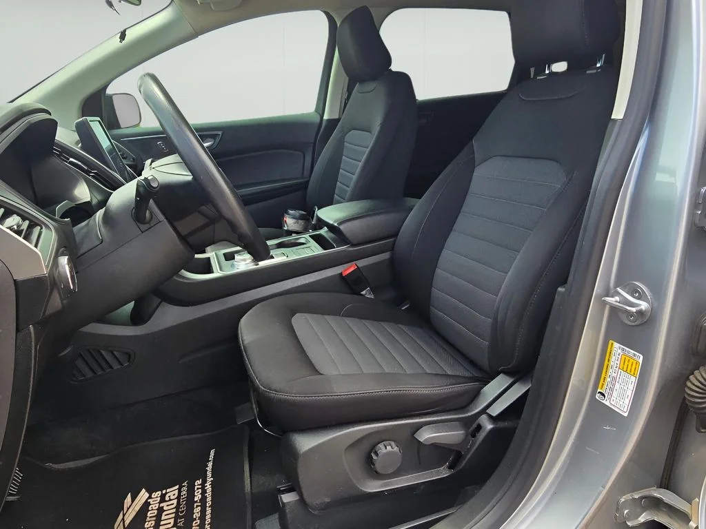 Used 2022 Iconic Silver Metallic Ford SE image 27