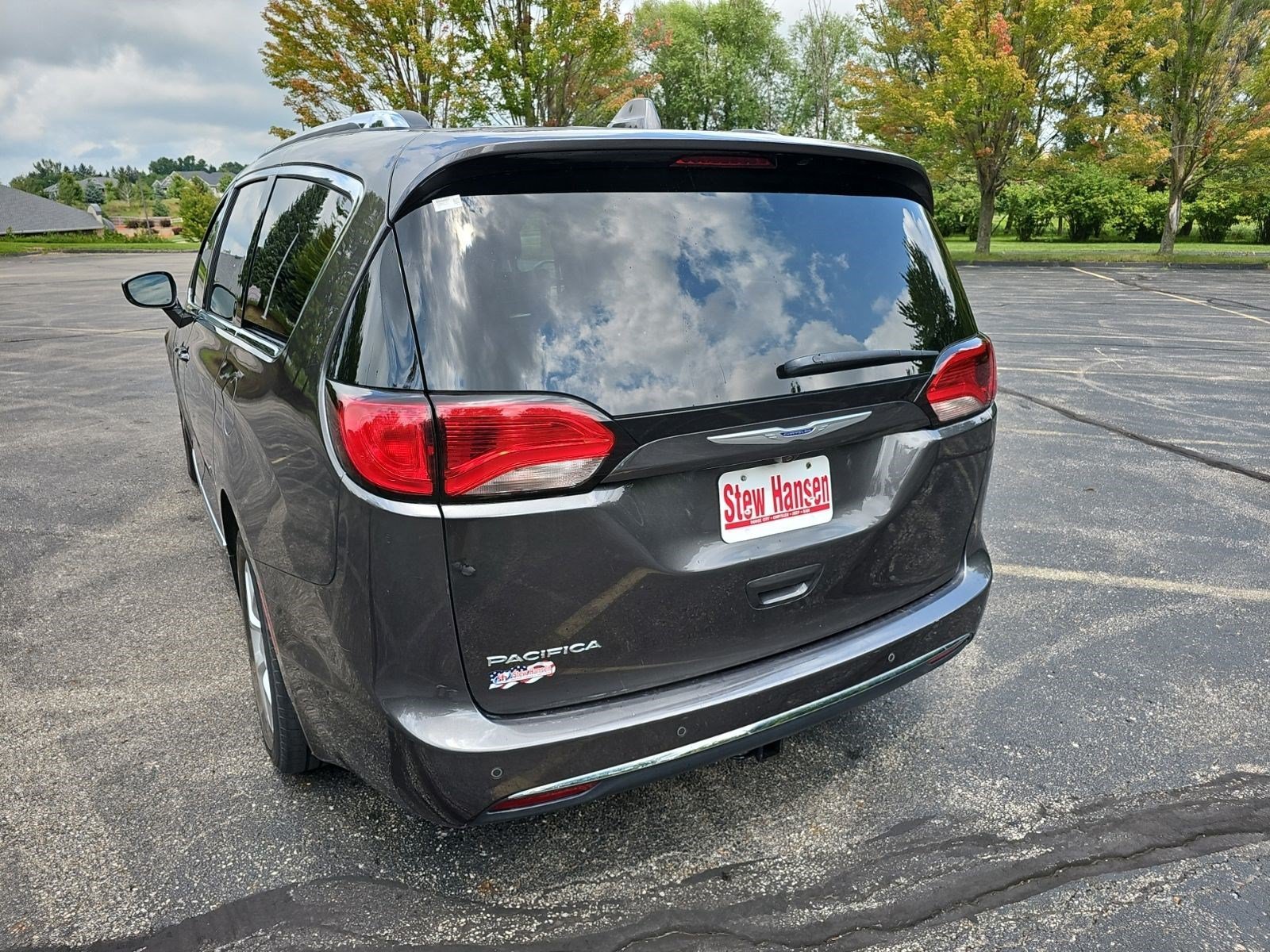 Used 2019 Granite Crystal Metallic Clearcoat Chrysler Touring L Plus image 3