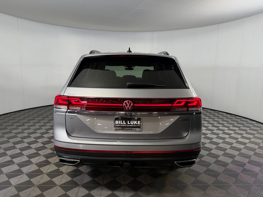 Used 2024 Silver Volkswagen 2.0T SE w/Technology image 8