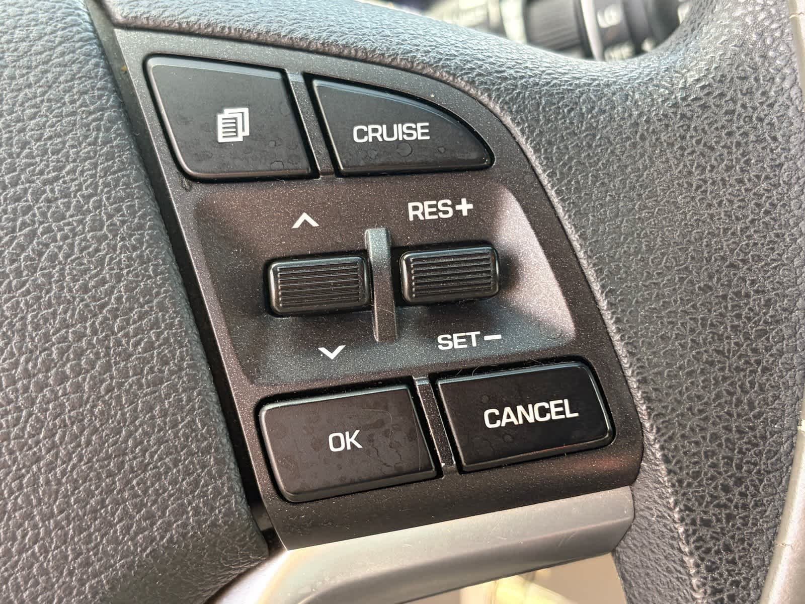 Used 2019 Molten Silver Hyundai SE image 11