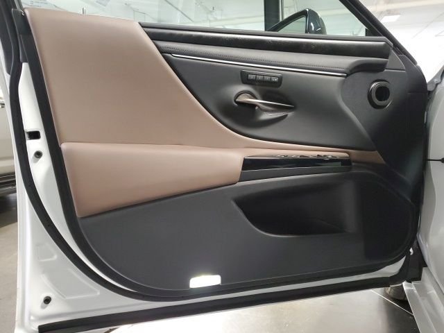 Used 2025 White Lexus 350 image 14
