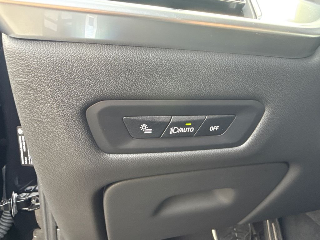 Used 2024 Black BMW xDrive40i image 25