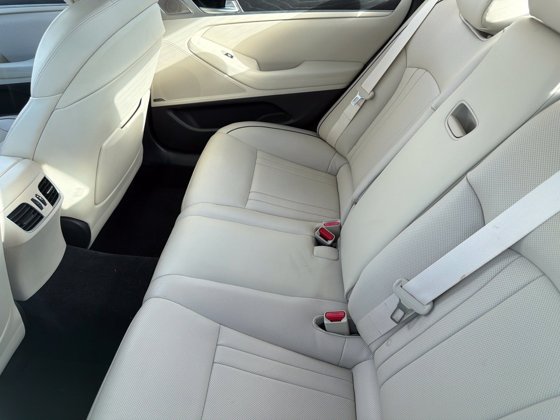 Used 2020 Black Genesis 5.0 Ultimate image 8