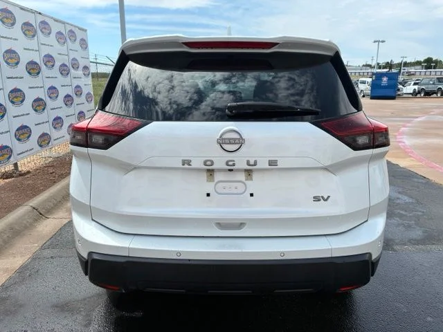 Used 2024 Everest White Pearl Nissan SV image 5