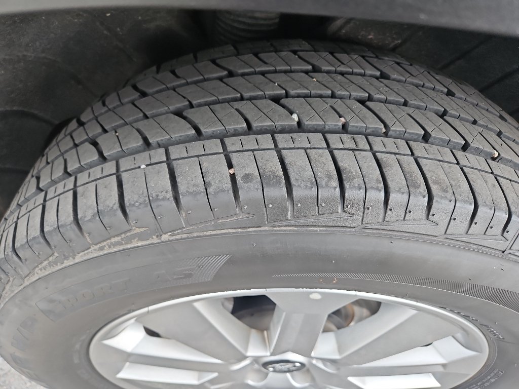 Used 2025 Abyss Black Pearl Hyundai SEL image 38