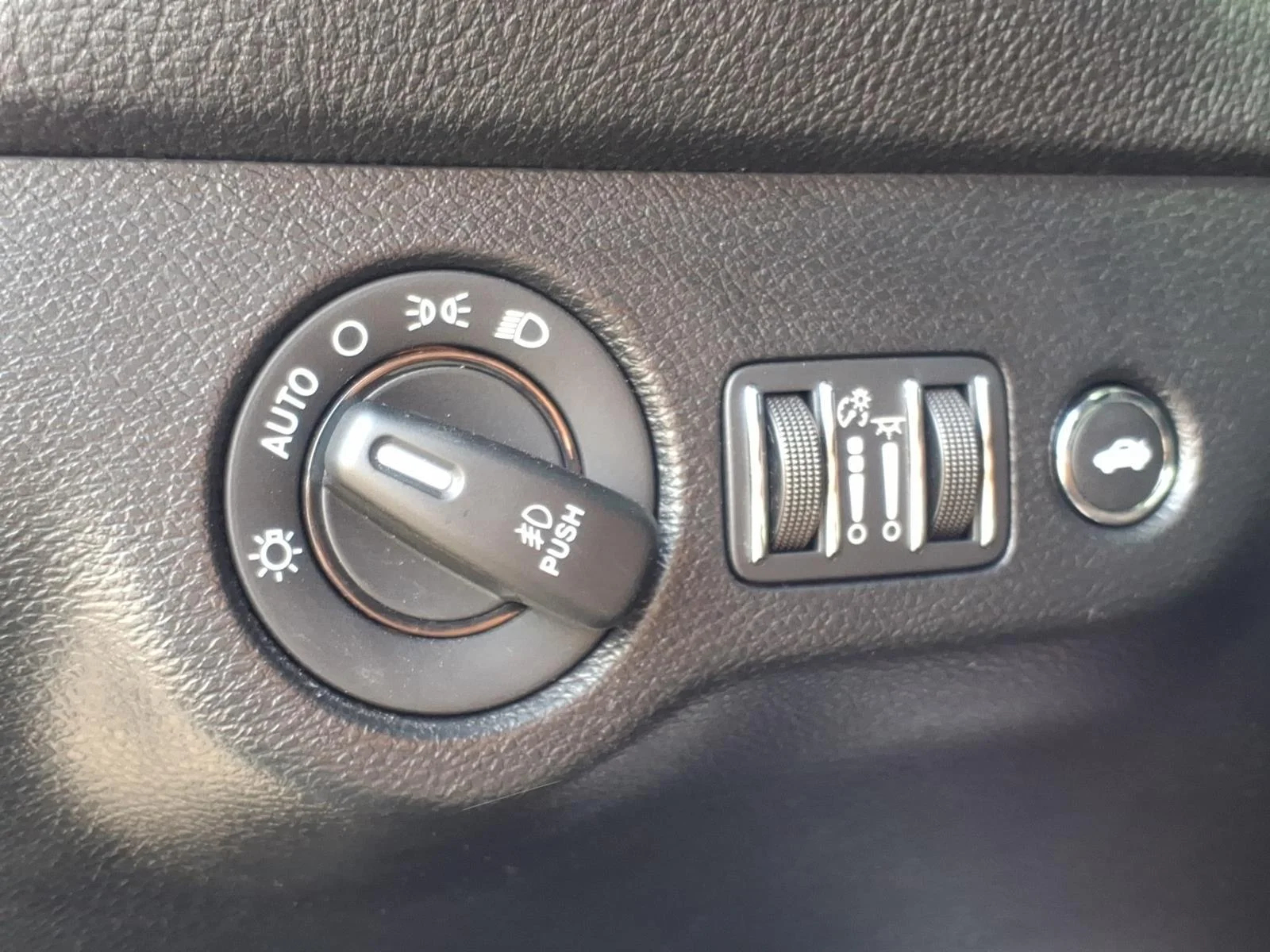Used 2022  DODGE RT image 7