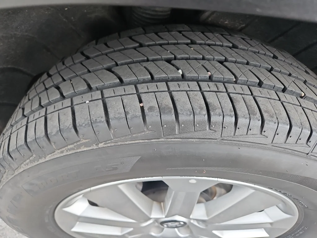 Used 2025 Abyss Black Pearl Hyundai SEL image 38
