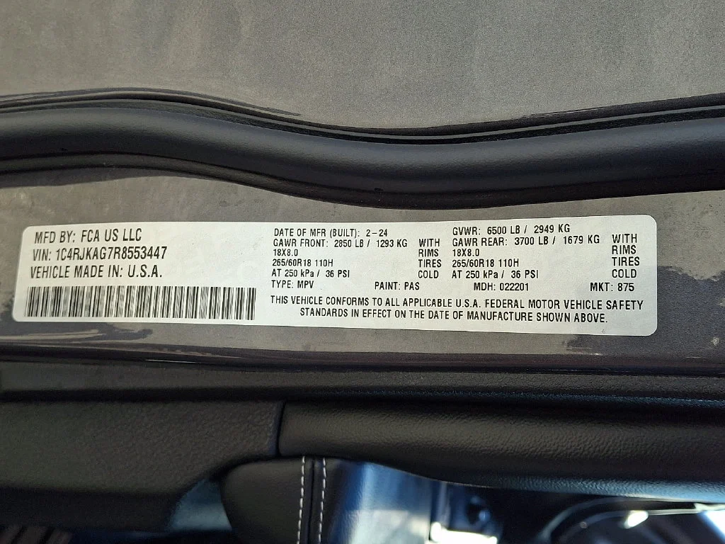 Used 2024 Baltic Gray Metallic Clearcoat Jeep Altitude image 28