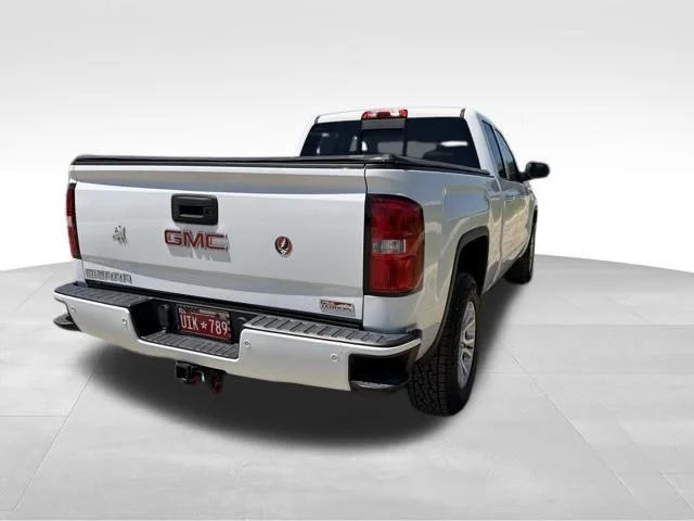 Used 2015 White GMC SLE image 4