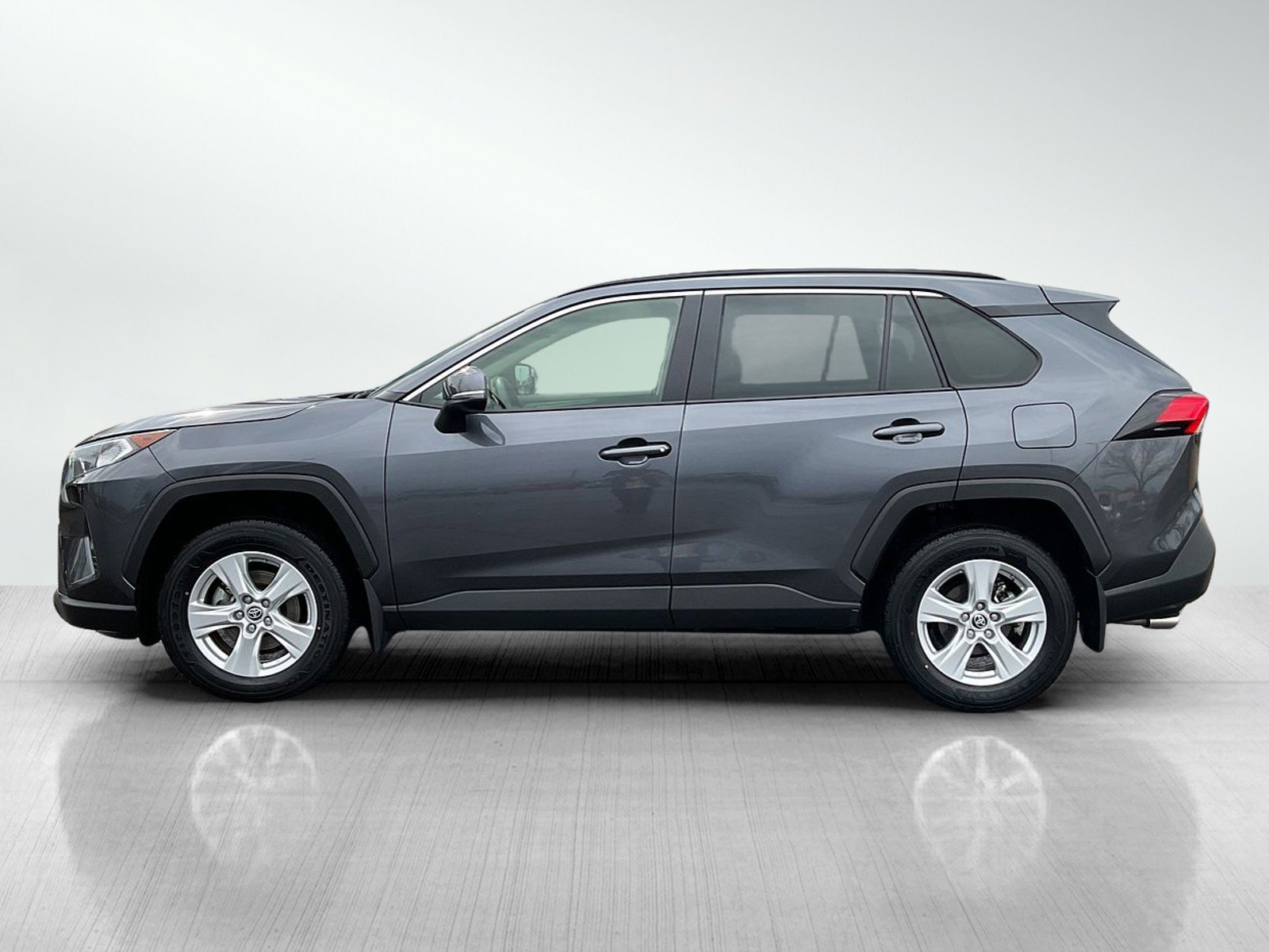 Used 2019 Toyota RAV4 XLE with VIN JTMP1RFV2KD042703 for sale in Brainerd, Minnesota