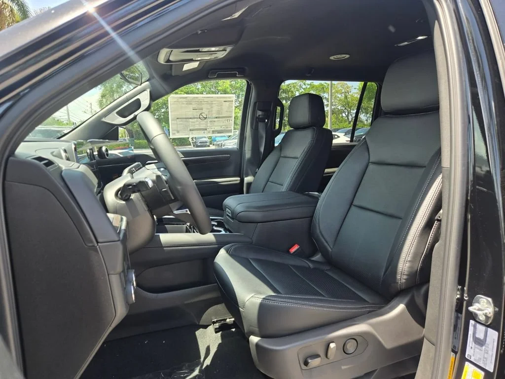 2026 Chevrolet Suburban LS - Photo 4